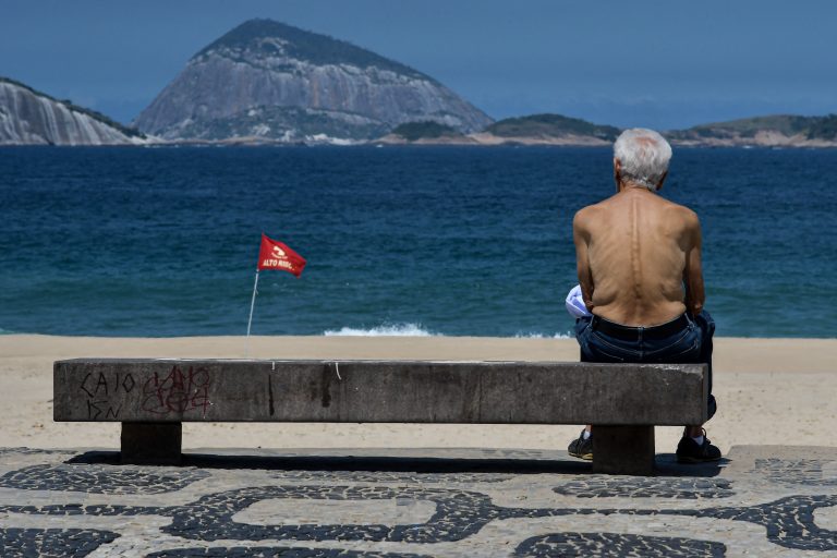 A expectativa de vida ao nascer, que estava em 71,1 anos, em 2000, chegará a 83,9 anos em 2070. Foto Thiago Ribeiro/AGIF via AFP