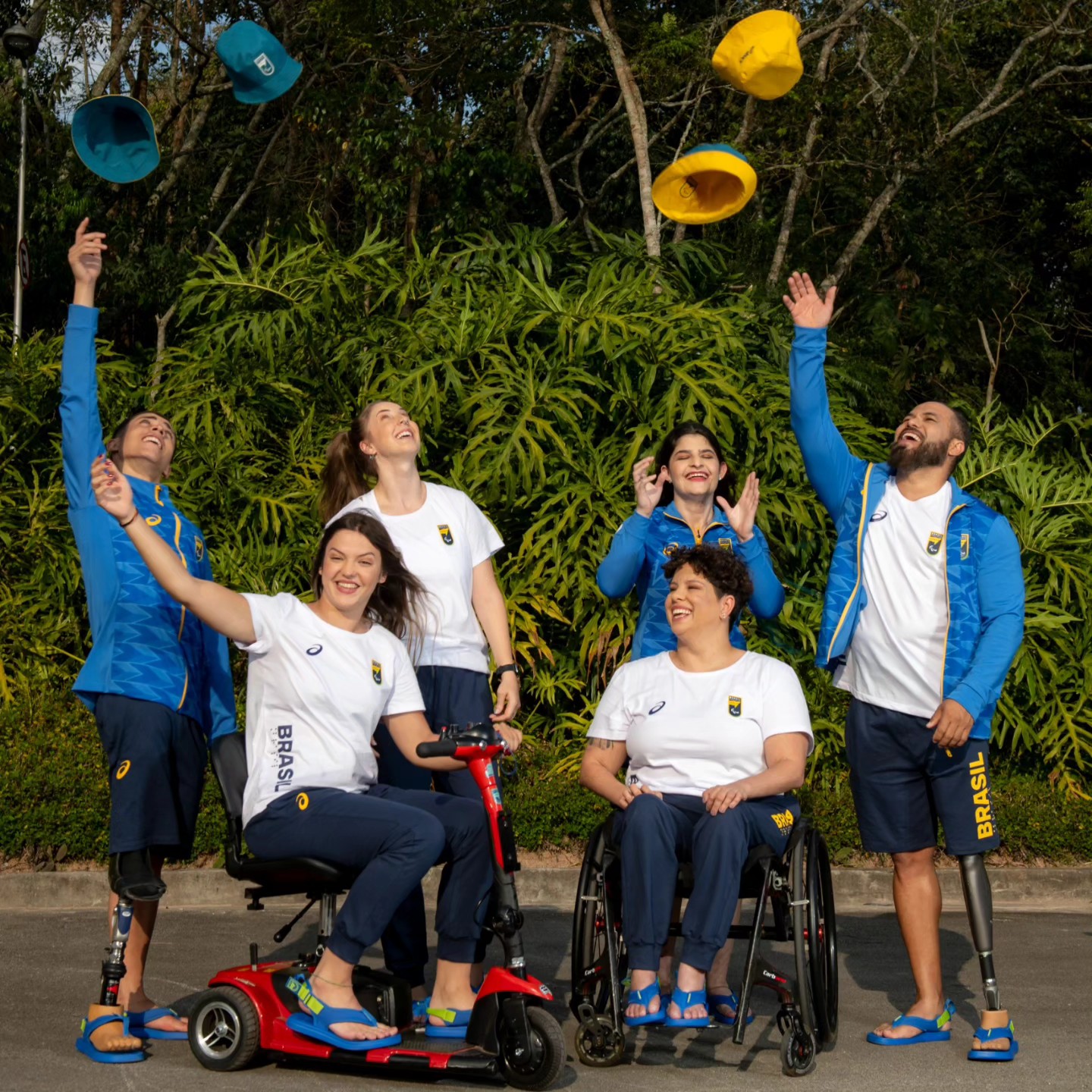Atletas brasileiros se preparam para desfile de abertura dos Jogos Paralimpicos: dos 255 atletas com deficiência convocados, 117 são mulheres (Foto: CPB)