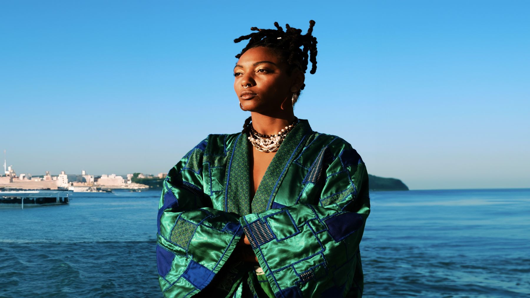 Cantora, compositora e 'artivista', como se define, Bia Ferreira usa sua música e o movimento Igreja Lesbiteriana como instrumentos de educação e conscientização das lutas antirracistas e da comunidade LGBT+ (Foto: Pedro Barros / Arquivo Pessoal)