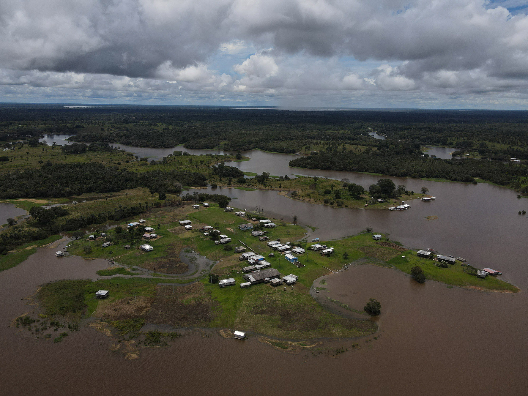 Vista aérea da comunidade Soares do povo indígena Mura, no municipio de Autazes: liderancas temem conflitos com liberação de mineração de potássio (Foto: Bruno Kelly/Amazônia Real - 27/3/22)