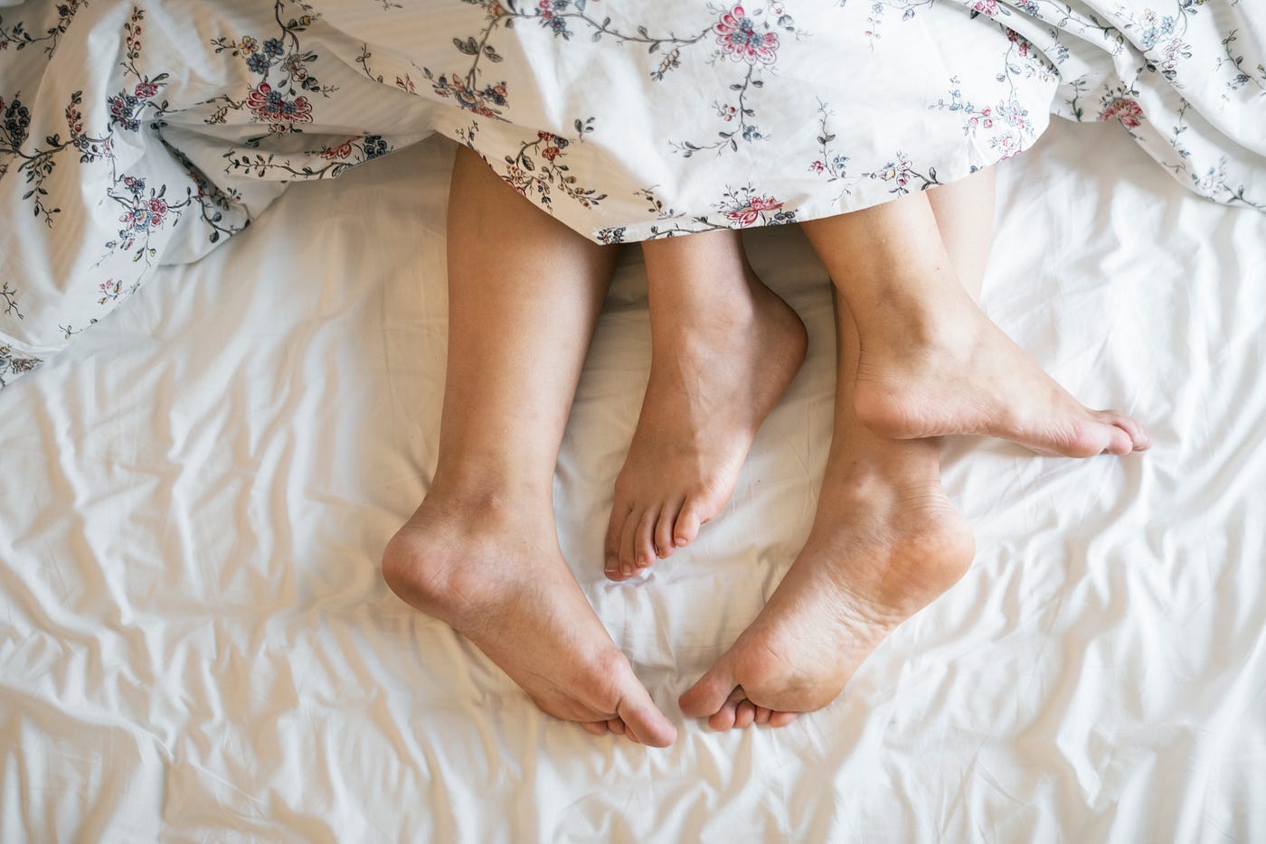 Atribuir ao sexo casual as violências que sofremos é só uma forma cruel de culpabilizar as vítimas (Foto: Rawpixel / Unsplash)