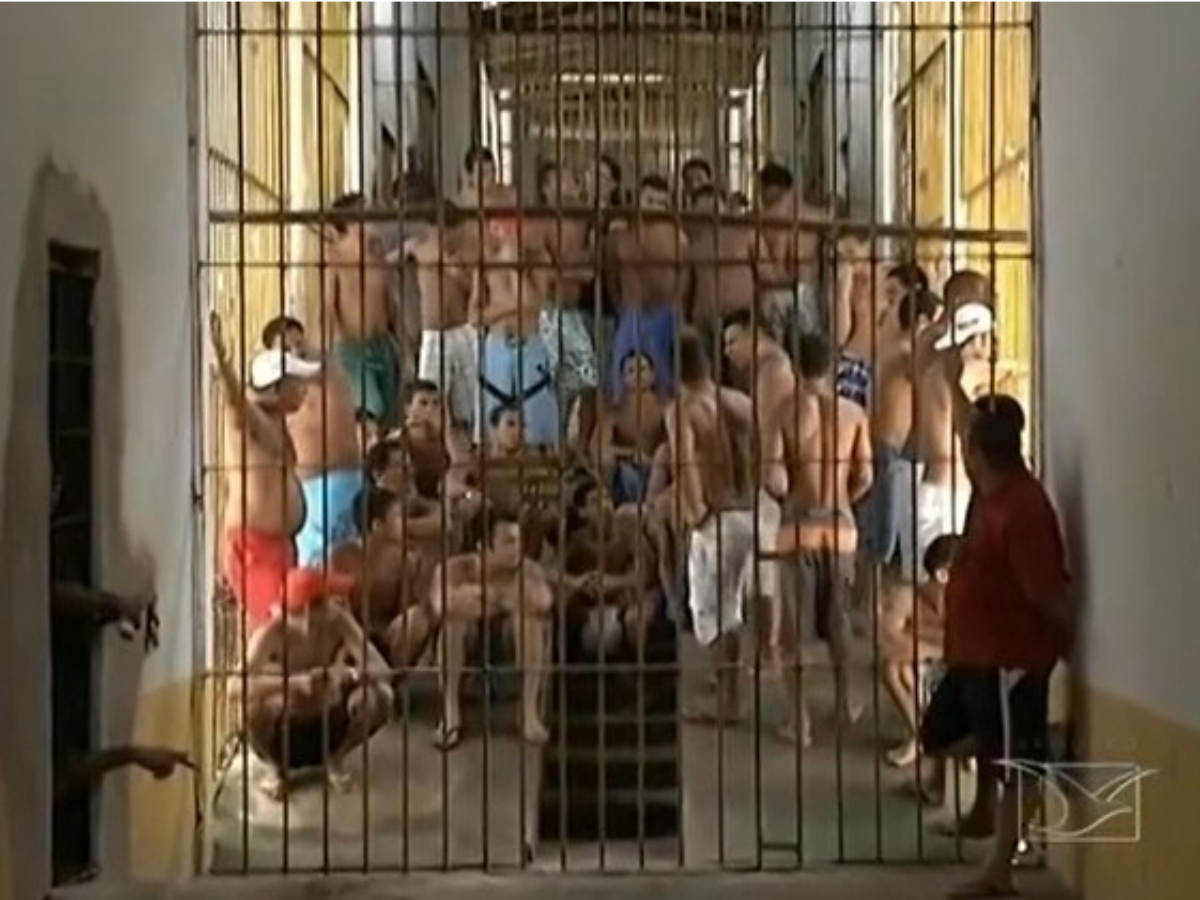 A Casa de Detenção, palco do mais violento motim em um ano de rebelião continuada em Pedrinhas: estrutura precária, facções em guerra e descontrole do estado (Reprodução: TV Mirante)