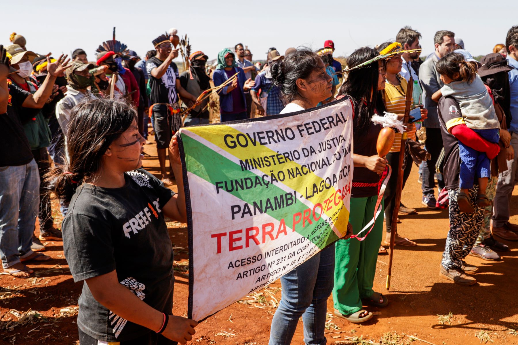 Indígenas cobram demarcação da TI Panambi-Lagoa Rica, durante visita da ministra Sônia Guajajara: processo parado desde 2011 devido a recursos judiciais (Foto: Bruno Peres / Agência Brasil)
