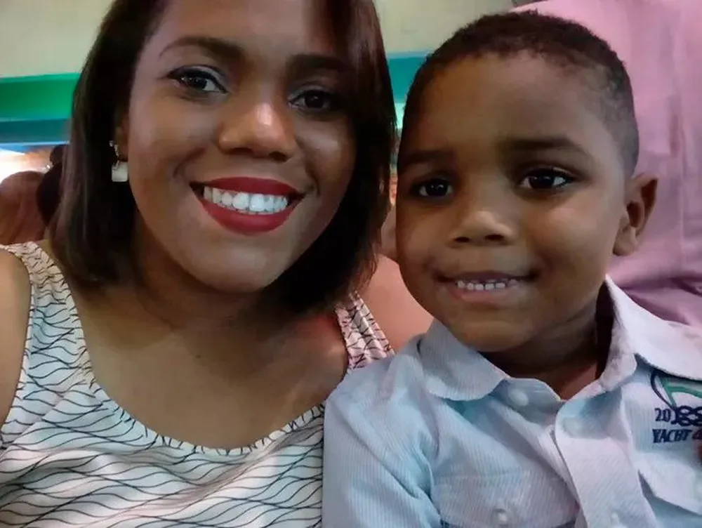 Mirtes Renata e o filho Miguel Otávio. O drama das domésticas levado ao extremo. Foto Arquivo Pessoal