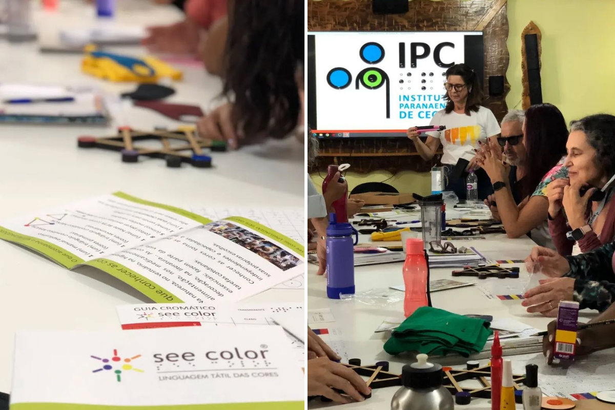 Duas fotos coloridas de oficinas do See Color. Na imagem da esquerda, aparece uma mulher com as mãos no triângulo da See Color que está sobre uma mesa branca, em primeiro plano aparece um livro com o título See Color. Na imagem da direita, aparece uma mesa com pessoas cegas sentadas em volta e diferentes materiais do See Color espalhados. Ao fundo, Sandra aparece em pé e segura um material, enquanto explica o método.