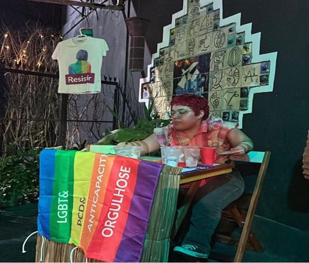 Priscila em evento de consultoria de acessibilidade. Imagem Reprodução Instagram