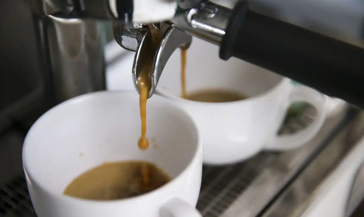Café insustentável: mudanças climáticas impactam a produção e os preços do grão