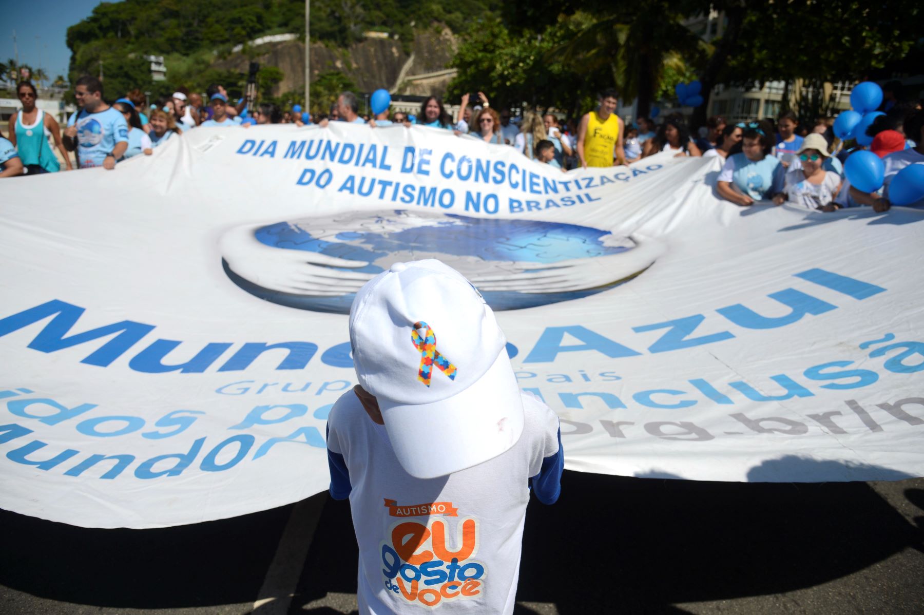 Caminhada pelo Dia Mundial de Conscientização do Autismo no Rio: Detecção precoce do autismo ajuda na alfabetização e inclusão escolar (Foto: Tânia Rego / Agência Brasil - 08/04/2018)