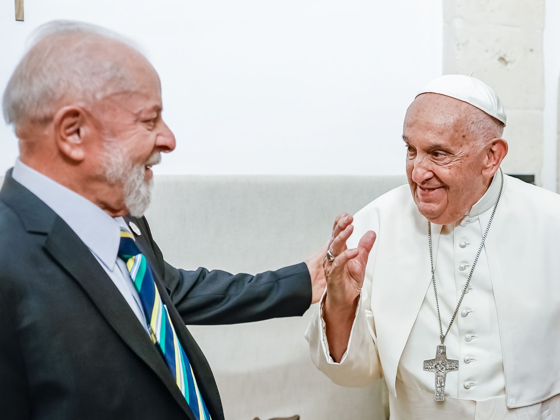 O presidente Lula e o Papa Francisco em encontro na Itália: "Com sua simplicidade, coragem e empatia, Francisco trouxe ao Vaticano o tema das mudanças climáticas", disse o presidente do Brasil (Foto: Ricardo Stuckert / PR - 14/06/2024)