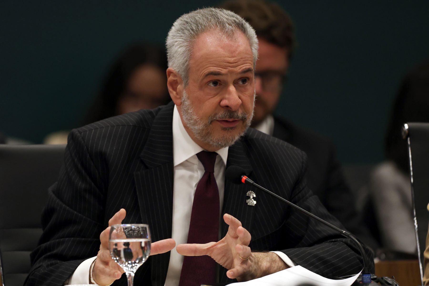 Brasil faz aceno à transição energética em carta de presidente da COP30