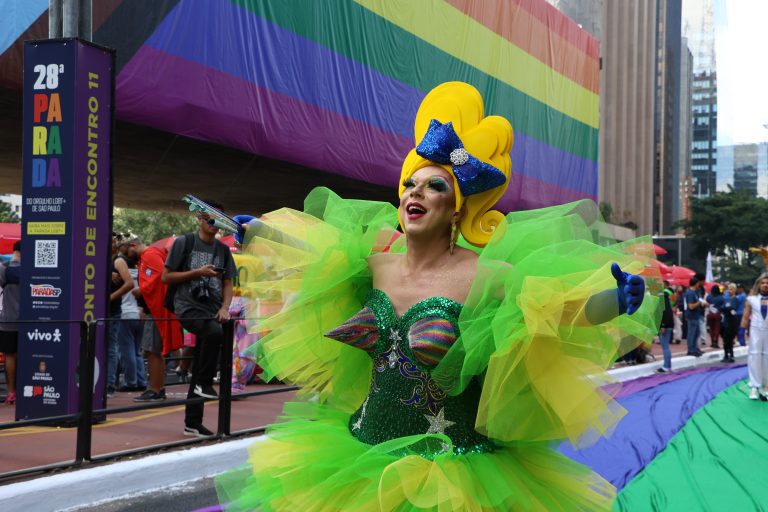 Rainha das festas e das paradas, Tchaka Drag Queen já acumula 25 anos de carreira e mais de 5 mil eventos e apresentações (Foto: Rovena Rosa/ Agência Brasil)
