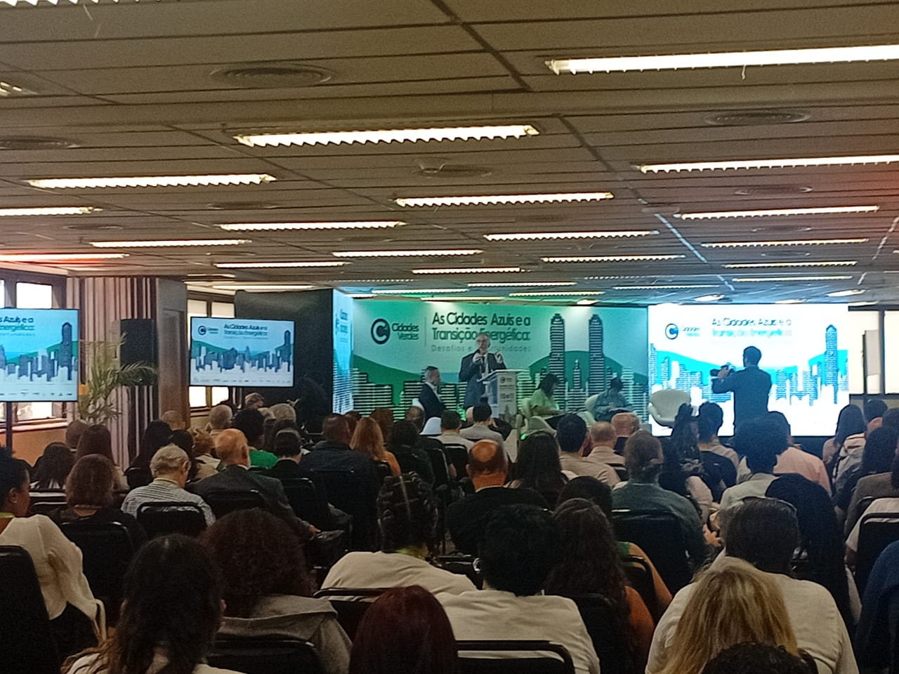 Auditório da Firjan lotado para o Seminário Cidades Verdes: economia azul e transição energética no centro dos debates (Foto: Leonardo Dresch)