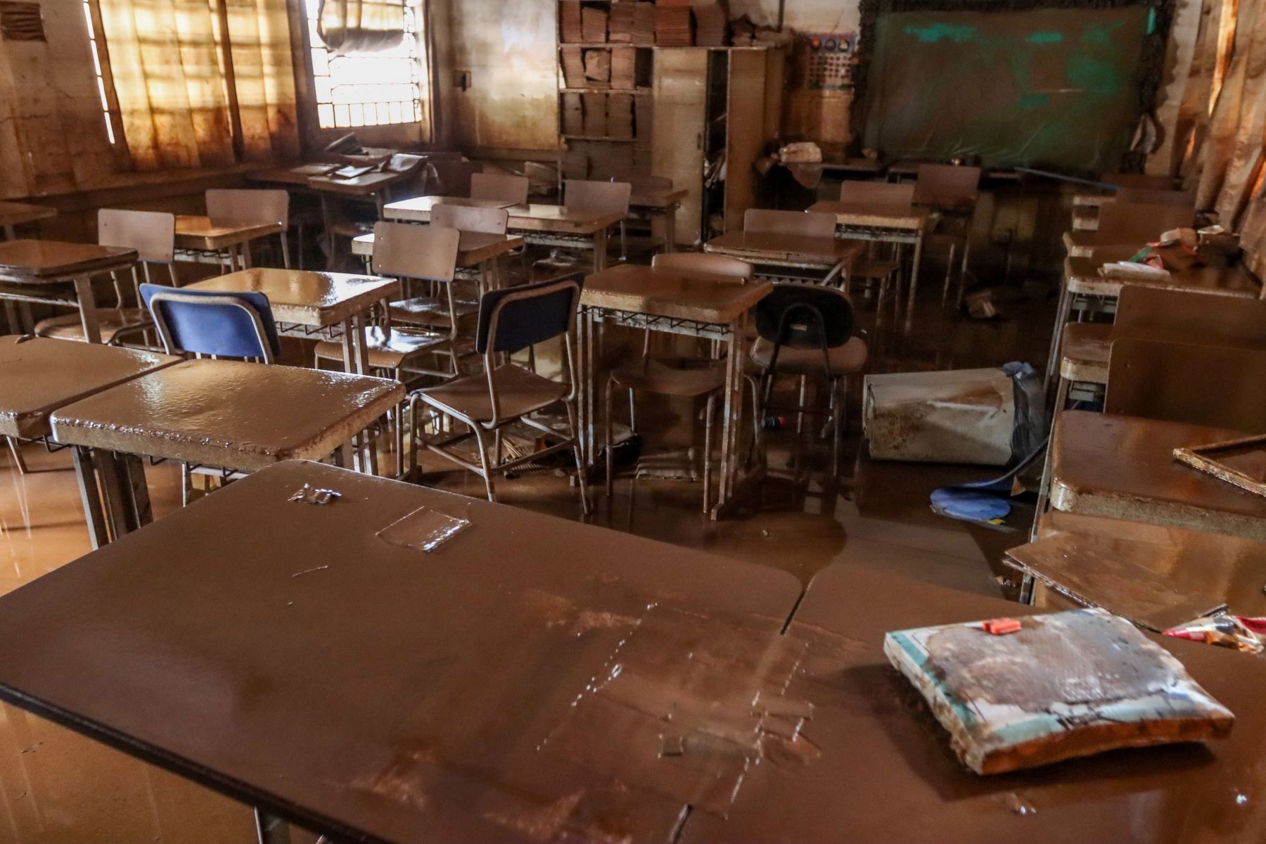 Escola atingida pela enchente no Rio Grande do Sul: em 2024, mais de 240 milhões de crianças no mundo inteiro tiveram aulas interrompidas por eventos climáticos extremos (Foto: Rafa Neddermeyer / Agência Brasil - 22/05/2024)