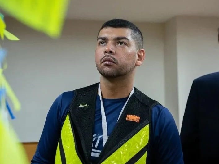 O entregador Amstendan Sousa, o Mister, em debate sobre trabalho com aplicativos no Rio: "A alimentação é muito complicada, na maioria das vezes a gente passa o dia todo só com um salgado" (Foto: Arquivo Pessoal)
