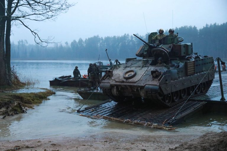 Tropas do Exército dos EUA em treinamento na Polônia: gastos militares bateram recorde histórico em 2024 (Foto: Spc. Trevor Wilson / US Army / 27/11/2024)