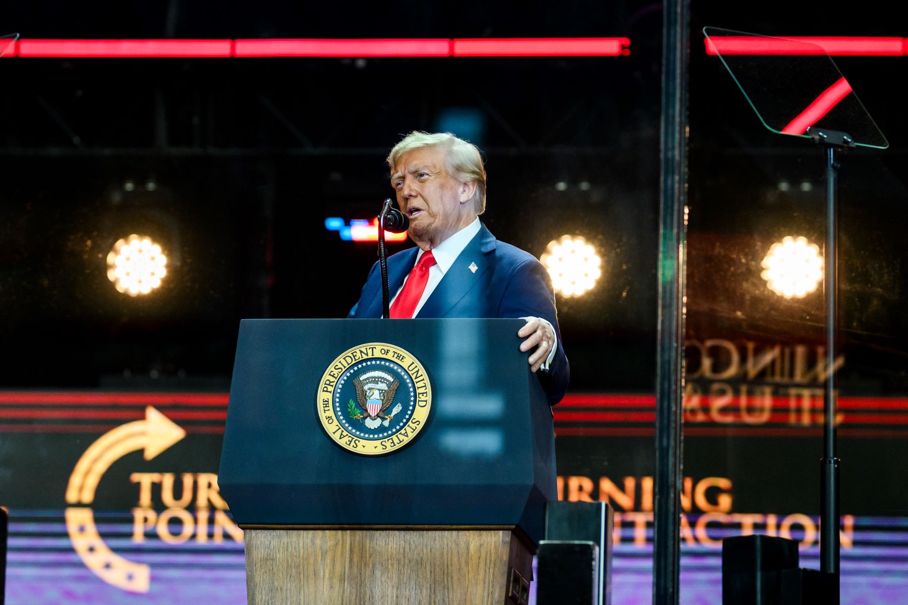 Trump discursa no funeral de Charlie Kirk: assassinato de jovem líder da extrema direita acelera nova era do macartismo comanda pelo presidente dos EUA caça às bruxas e listas negras (Foto: Daniel Torok / Casa Branca)
