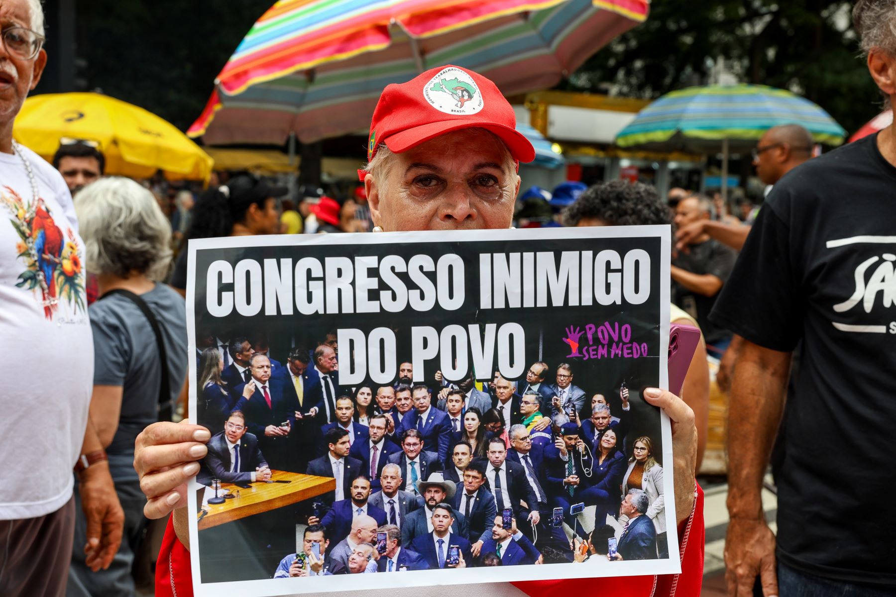 Protesto contra o Congresso na Avenida Paulista: milhares nas ruas em todo o Brasil (Foto: Rovena Rosa / Agência Brasil)