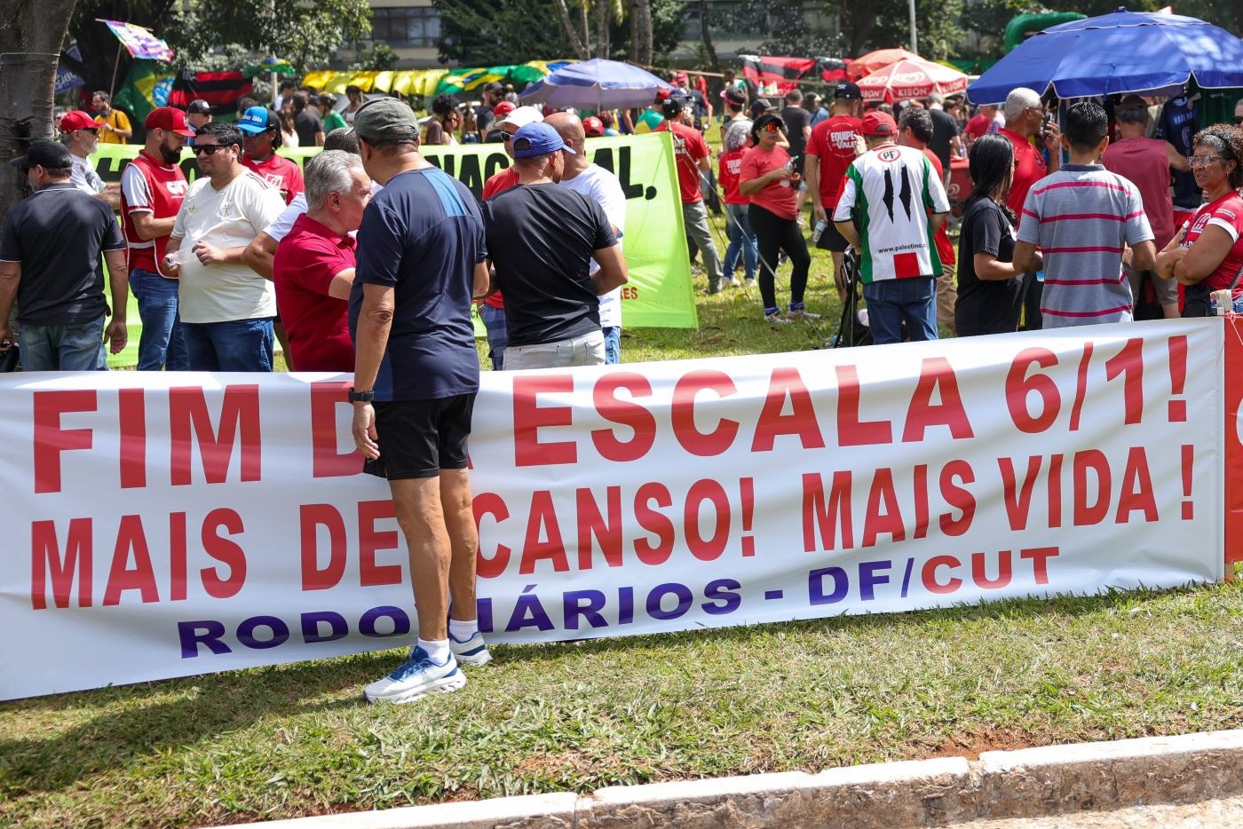 Ato do Dia dos Trabalhadores em Brasília: fim da escala 6x1 foi a principal bandeira levantada pelas manifestações neste 1º de Maio (Foto: Fabio Rodrigues-Pozzebom / Agência Brasil)