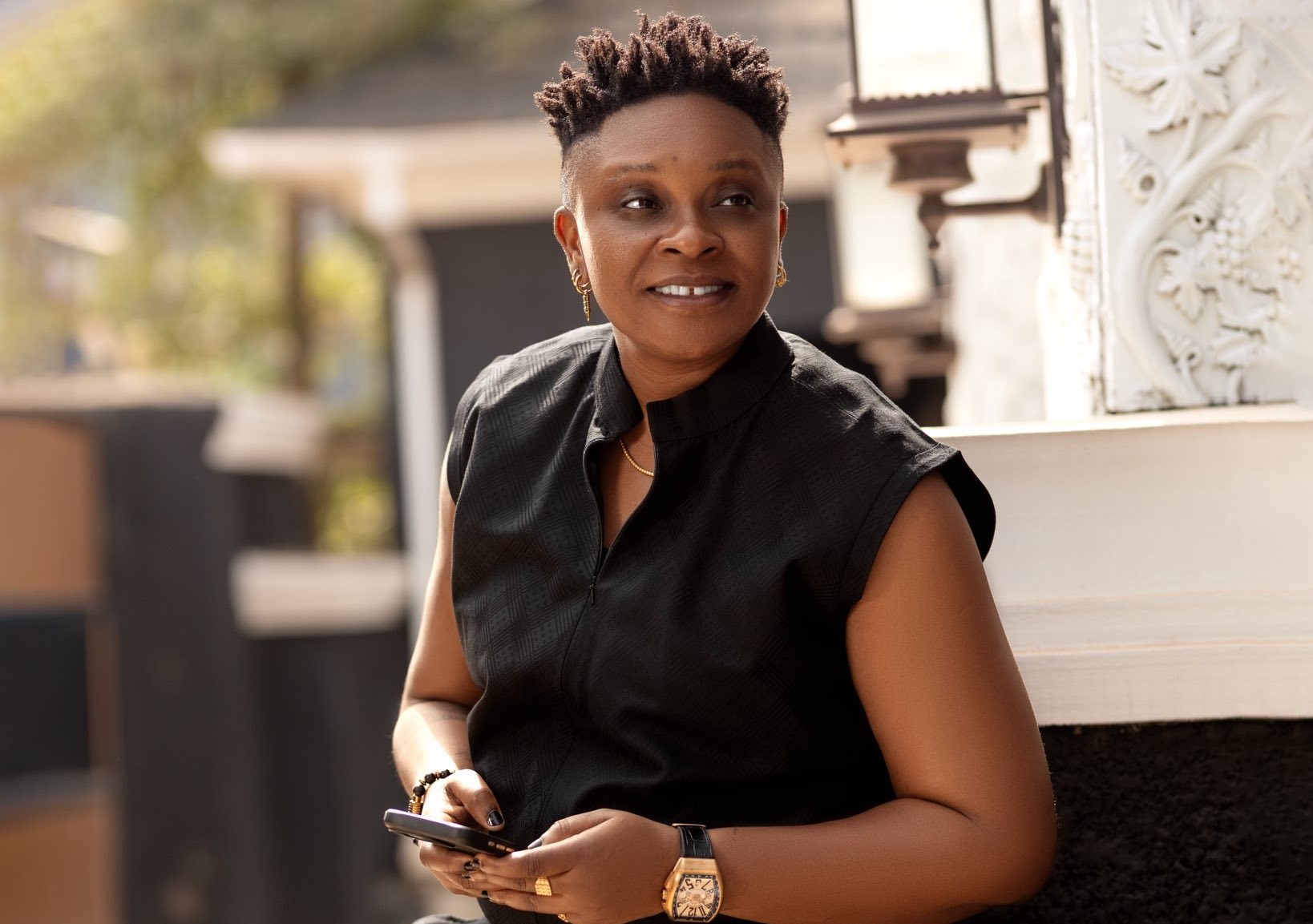 Nigeriana Akudo cria espaços seguros e inspira uma geração a lutar por direitos e dignidade