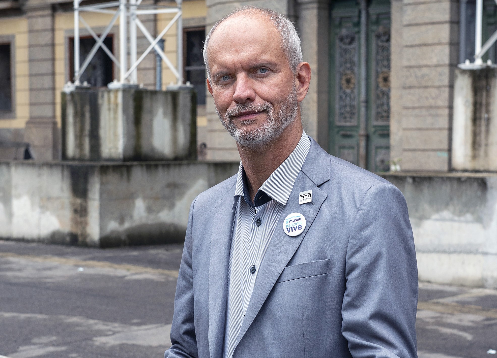 O paleontólogo Alexander Fellner em ao Museu Nacional: Eu gostaria de dar a possibilidade que as pessoas digam o que gostariam de ver no museu" (Foto: Chico Ferreira / Divulgação)