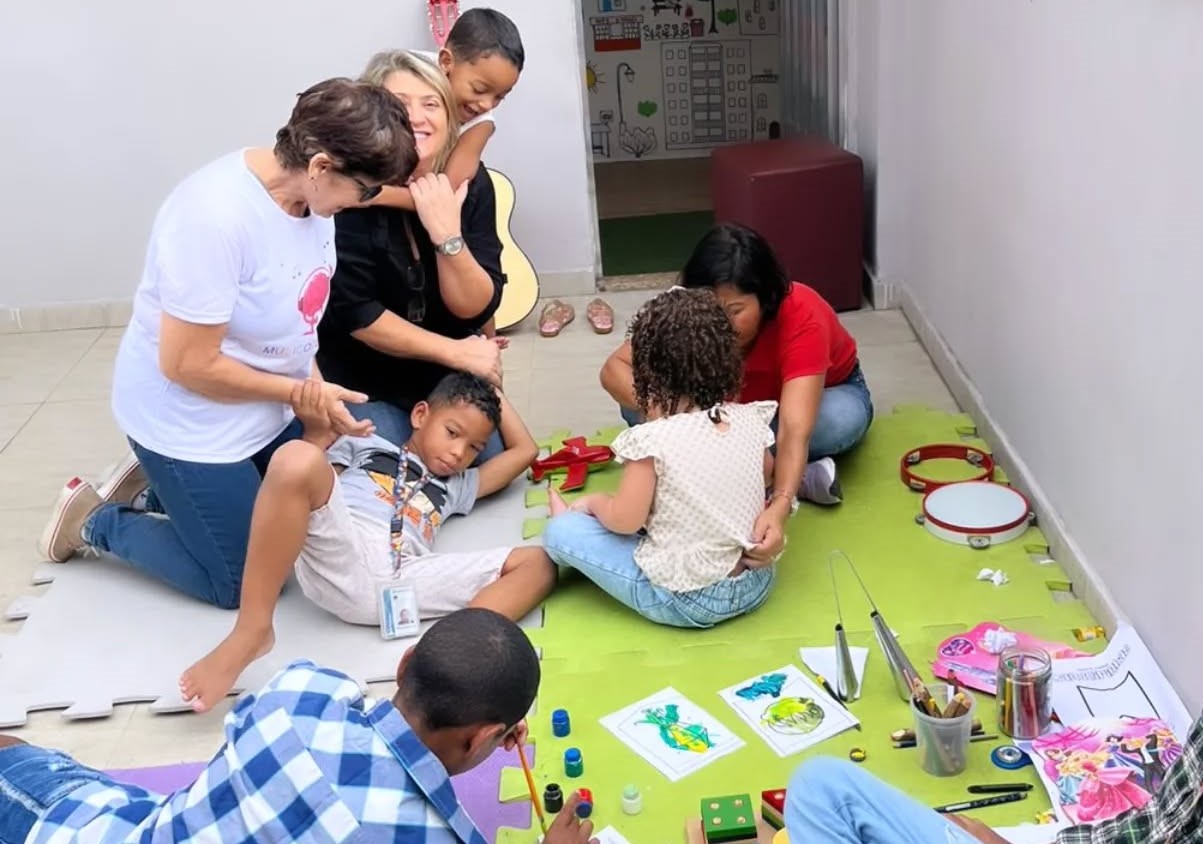 O valor do afeto: jovem autista encontra apoio durante jornada do diagnóstico