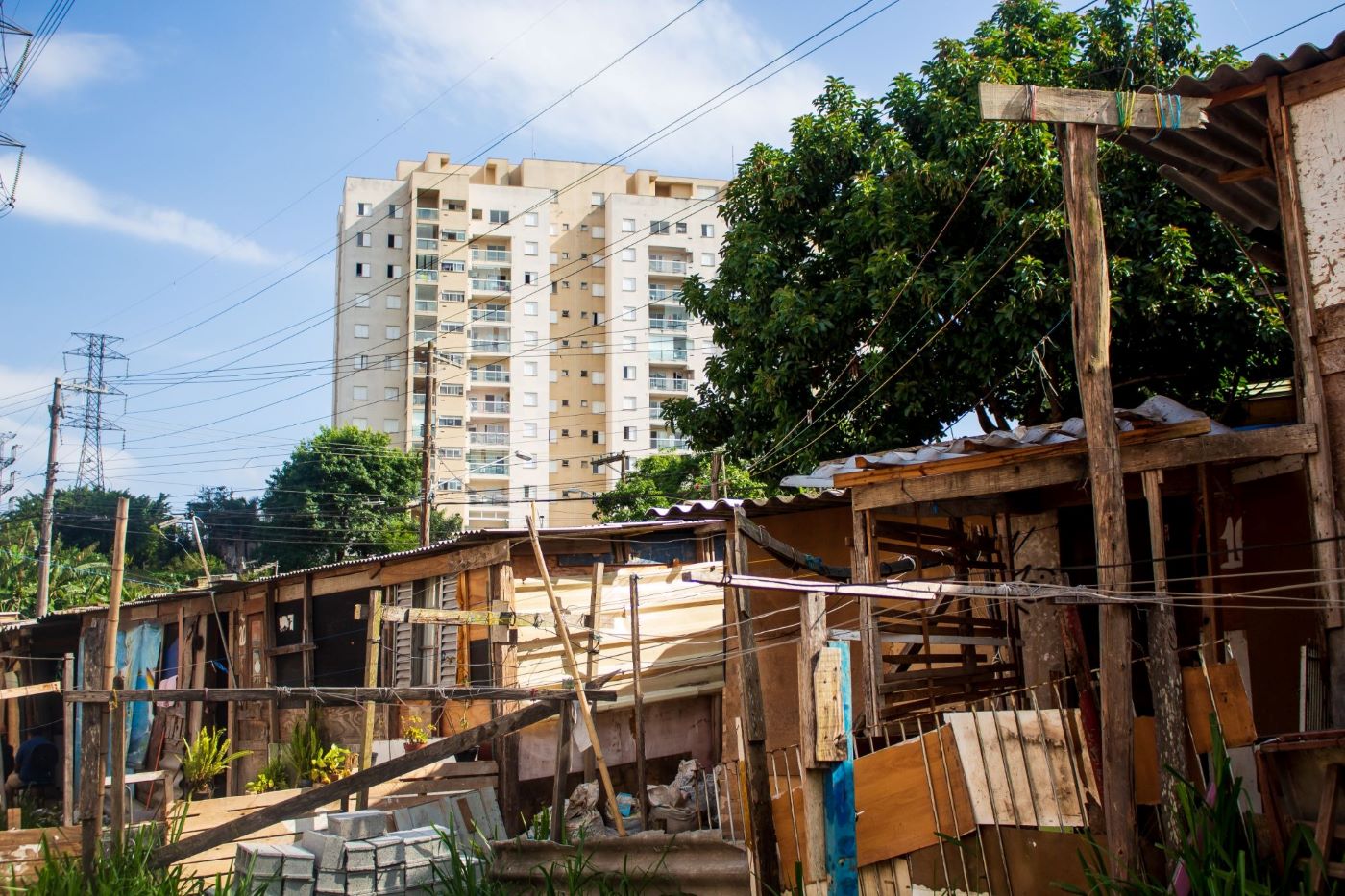 O impacto silencioso das mudanças climáticas no direito à moradia