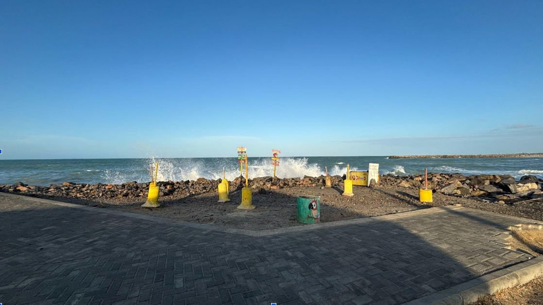 Erosão costeira contínua ameaça praia na região metropolitana de Fortaleza